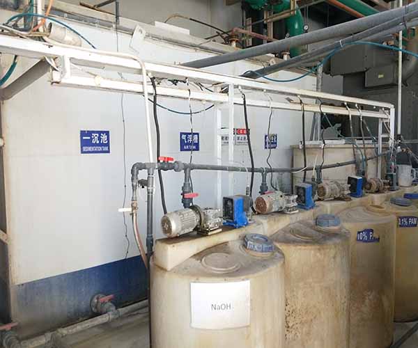 廢水處理現(xiàn)場 廢水處理現(xiàn)場