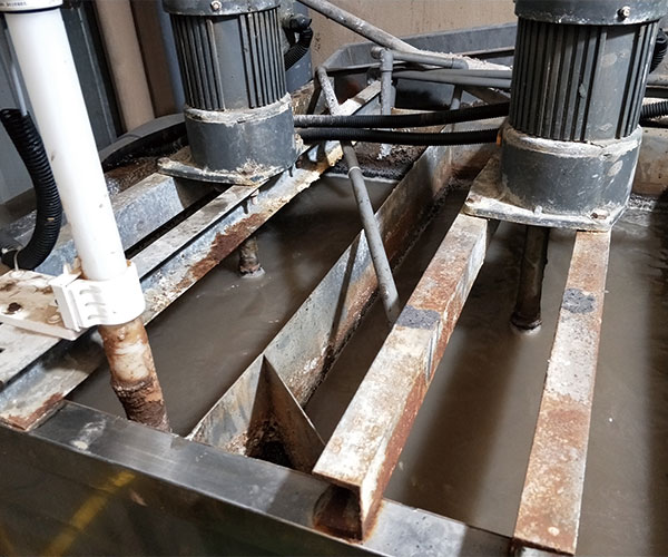 工業(yè)廢水處理現(xiàn)場 工業(yè)廢水處理現(xiàn)場