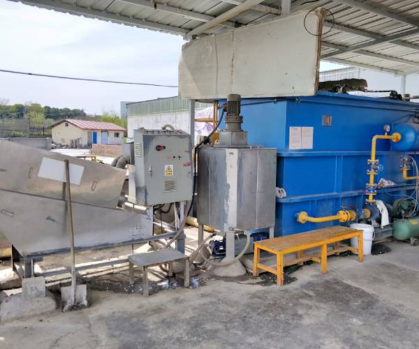 廢水處理現(xiàn)場(chǎng) 廢水處理現(xiàn)場(chǎng)