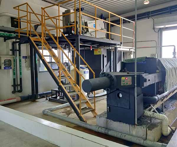 污水處理現(xiàn)場 污水處理現(xiàn)場