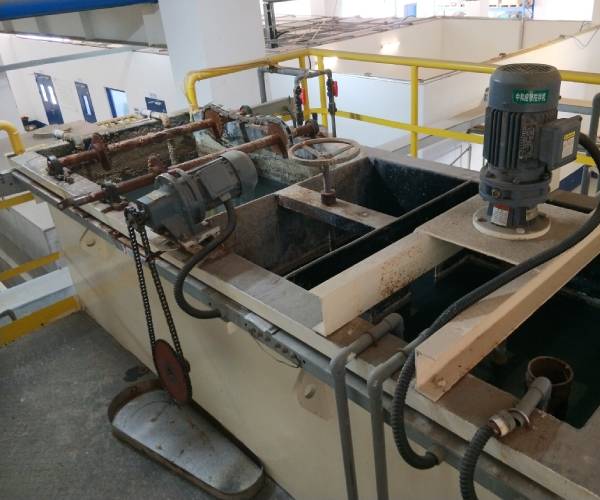 污水處理現(xiàn)場(chǎng) 污水處理現(xiàn)場(chǎng)