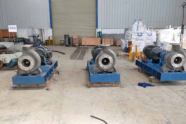 污水處理現(xiàn)場水泵 污水處理現(xiàn)場水泵