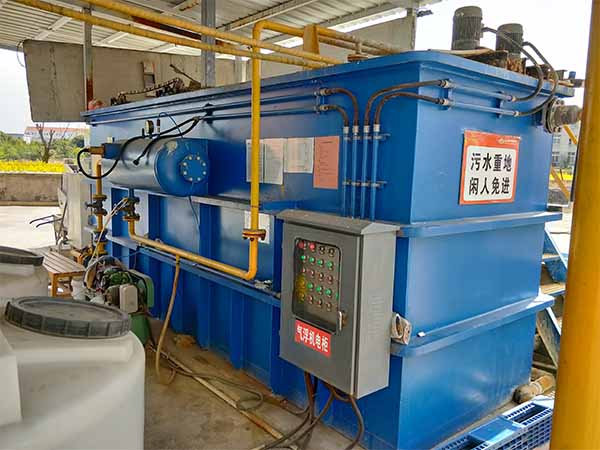 廢水處理現(xiàn)場 廢水處理現(xiàn)場