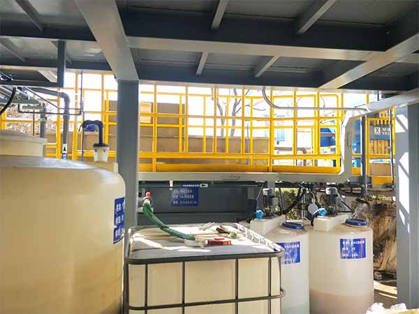 廢水處理現(xiàn)場(chǎng) 廢水處理現(xiàn)場(chǎng)