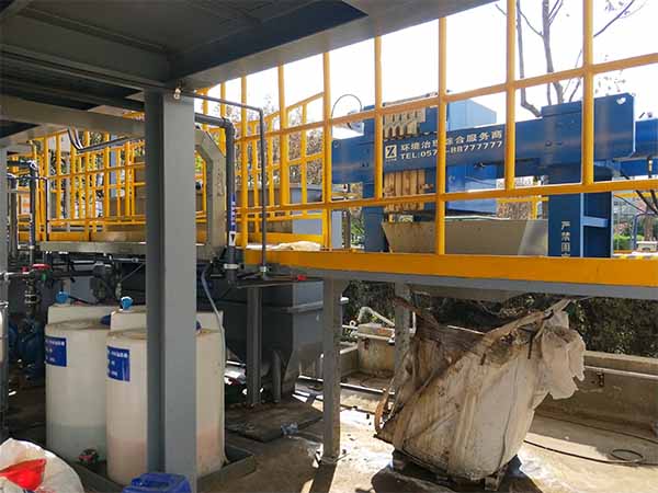 廢水處理現(xiàn)場(chǎng) 廢水處理現(xiàn)場(chǎng)