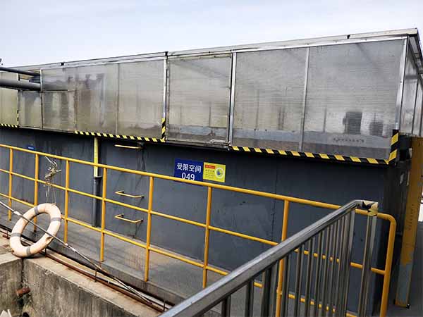 工業(yè)廢水處理現(xiàn)場(chǎng) 工業(yè)廢水處理現(xiàn)場(chǎng)