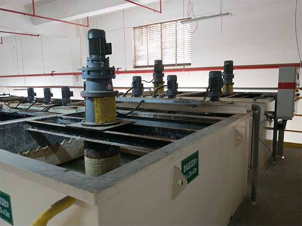 工業(yè)廢水處理現(xiàn)場 工業(yè)廢水處理現(xiàn)場