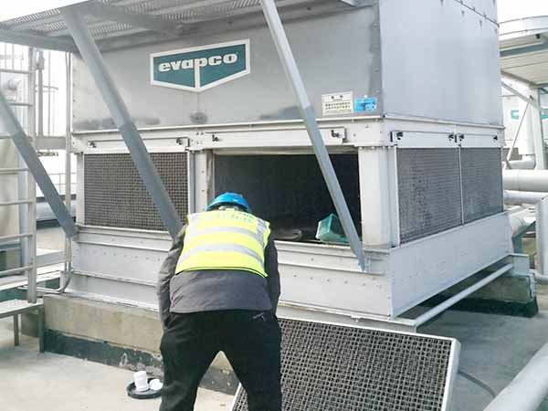 中央空調(diào)處理現(xiàn)場 中央空調(diào)處理現(xiàn)場